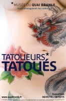 affiche tatoueurs-tatoues l-art-a-fleur-de-peau-au-quai-branly.gif